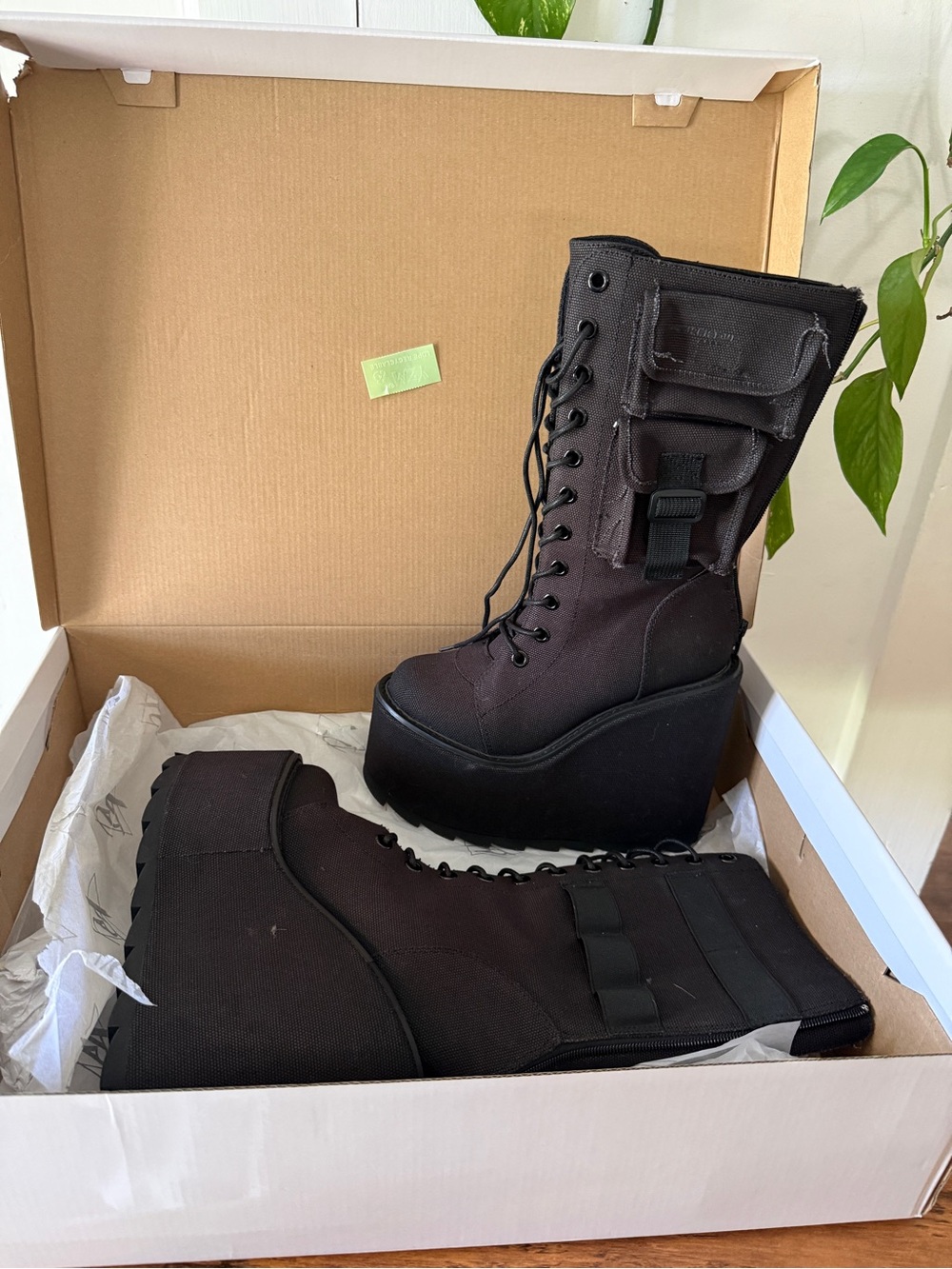 Platform Lace-Up Combat Boots with Utility Pocket - Black size 7M Dune Desert